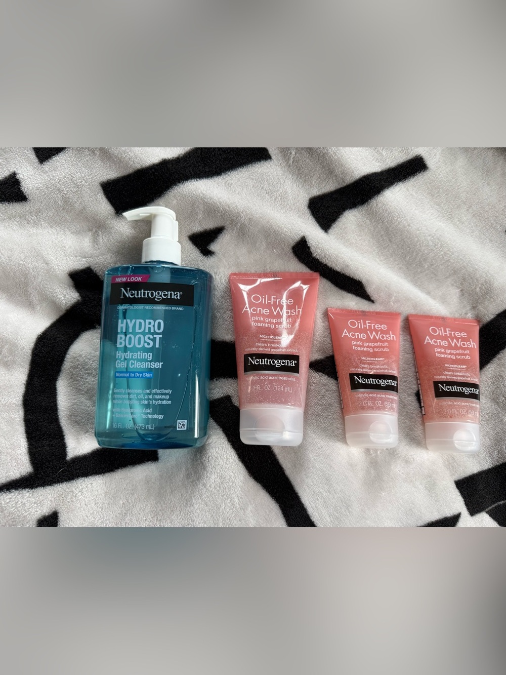 Neutrogena Hydro Boost Cleanser and Oil-Free Acne Wash Set